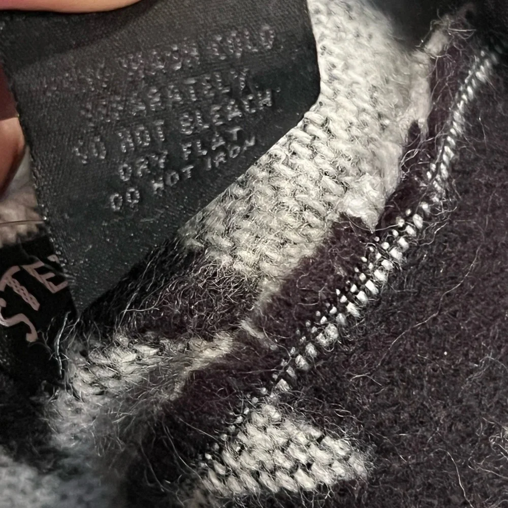 New - STEVE MADDEN Womens Black Jacquard Star Fringed Blanket Scarf - Picture 5 of 6